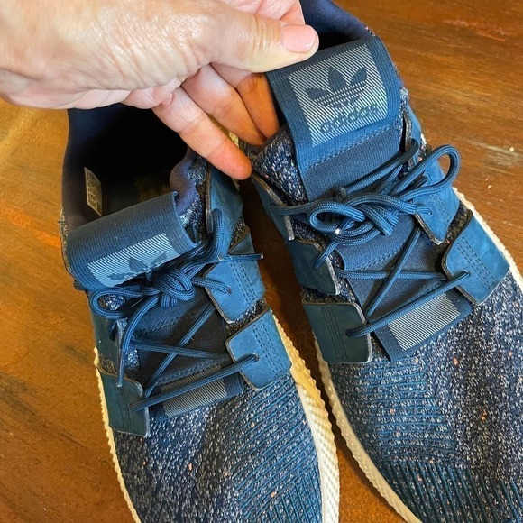 Athletic_Shoes